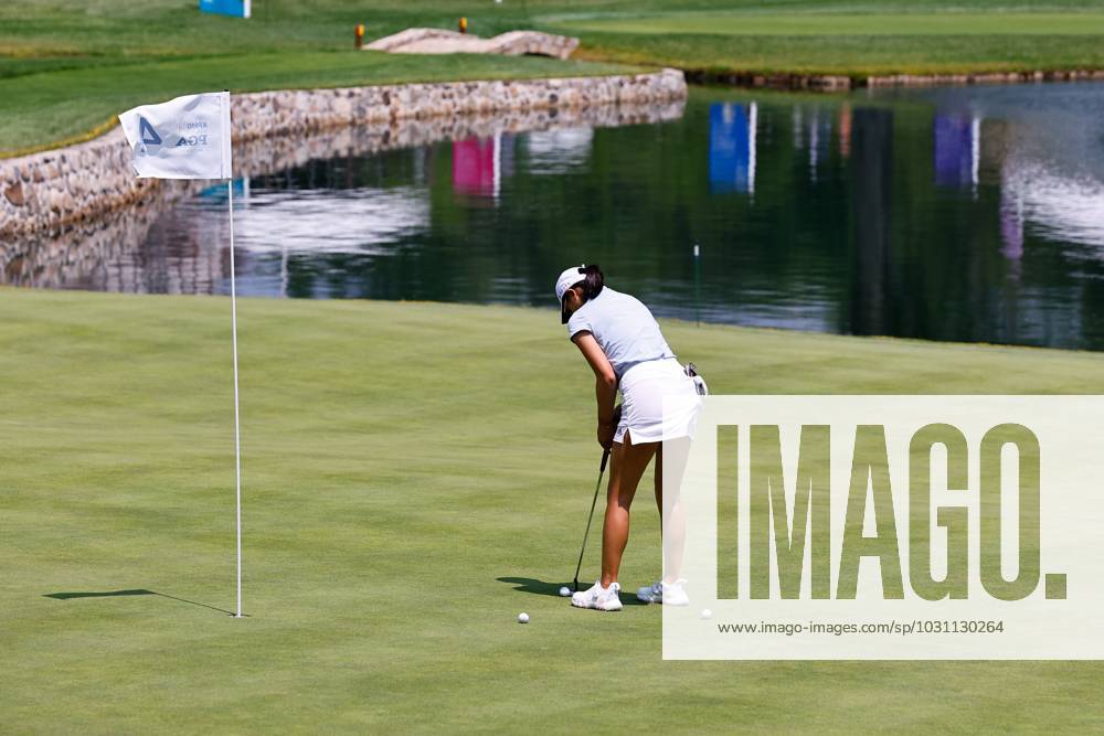 SPRINGFIELD, NJ - JUNE 19: Rose Zhang of the United States putts on the 4th green during practice for the LPGA, Golf Damen KPMG Womens PGA, Golf Herren Championship on June 19, 2023 at Baltusrol Golf Club (Lower Course) in Springfield, New Jersey. (Photo by Rich Graessle Icon Sportswire) GOLF: JUN 19 LPGA KPMG Womens PGA Championship Icon23061918098