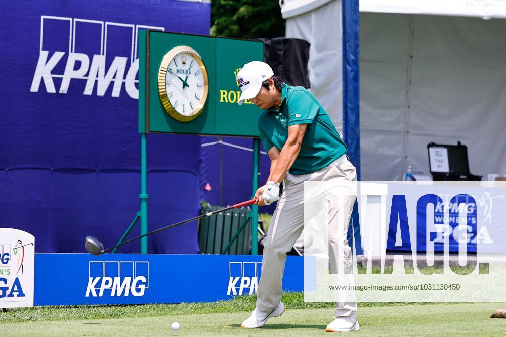 SPRINGFIELD, NJ - JUNE 19: Harukyo Nomura of Japan tees off at the 1st tee during practice for the LPGA, Golf Damen KPMG Womens PGA, Golf Herren Championship on June 19, 2023 at Baltusrol Golf Club (Lower Course) in Springfield, New Jersey. (Photo by Rich Graessle Icon Sportswire) GOLF: JUN 19 LPGA KPMG Womens PGA Championship Icon23061918152