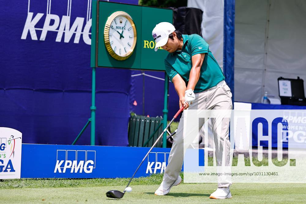 SPRINGFIELD, NJ - JUNE 19: Harukyo Nomura of Japan tees off at the 1st tee during practice for the LPGA, Golf Damen KPMG Womens PGA, Golf Herren Championship on June 19, 2023 at Baltusrol Golf Club (Lower Course) in Springfield, New Jersey. (Photo by Rich Graessle Icon Sportswire) GOLF: JUN 19 LPGA KPMG Womens PGA Championship Icon23061918153