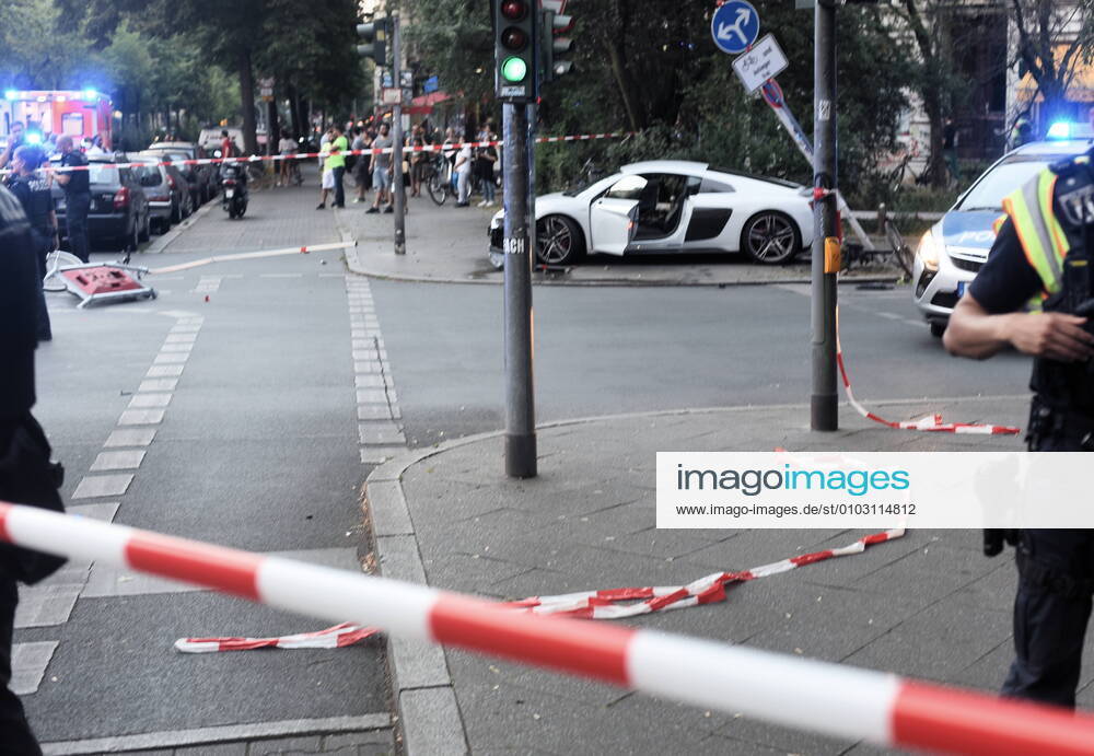 Apparently because of excessive speed the driver of this Audi sports car crashed into a traffic sign at the corner of Fichtestraße Urbanstraße in Berlin Kreuzberg and came to a halt on the sidewalk Speeding accident in Kreuzberg
