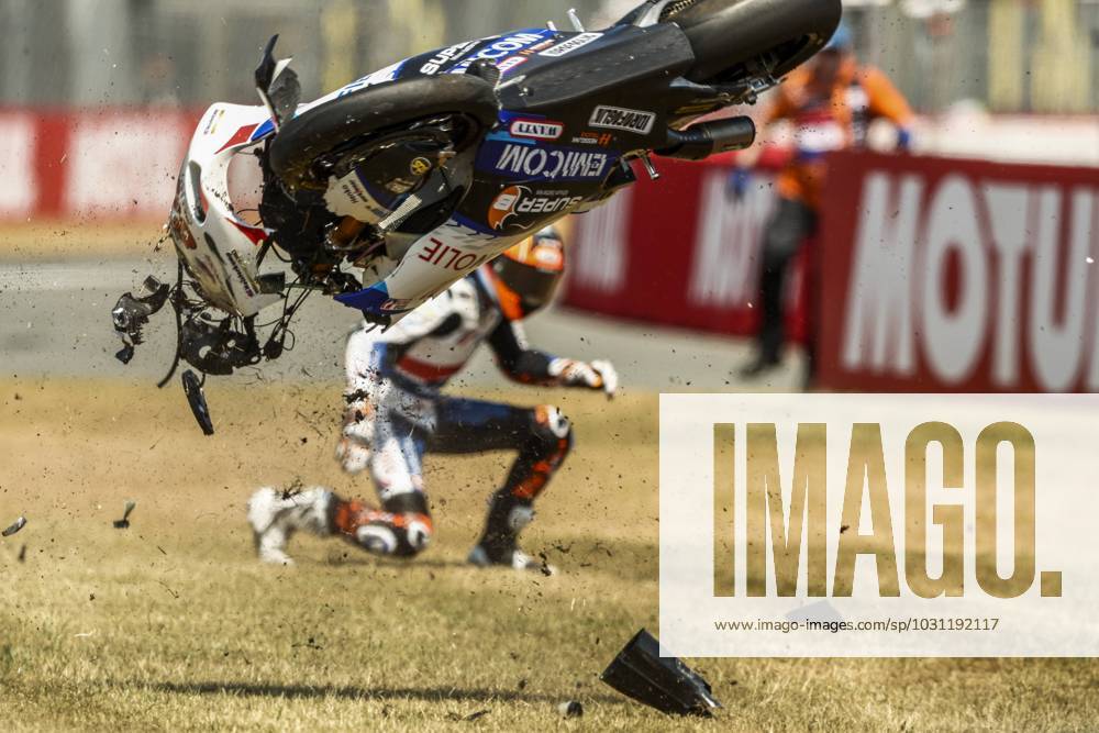 KW25 ASSEN - Zonta van den Goorbergh (NED) crashes with his Kalex during the second free practice of Moto2 on June 23, 2023 at the TT circuit of Assen, Netherlands. ANP VINCENT JANNINK MotoGP of Netherlands - Previews 2023 2024 ANPxSportx IVx 472272440 originalFilename: 472272440