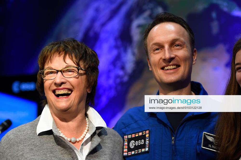 ESA Press Conference, Astronaut Dr Matthias Maurer 02 02 2017 Darmstadt x1x ESA, European Space Operations Center Press Conference, Introduction of ESA Astronaut Dr Matthias Maurer In the picture l r Brigitte Zypries Federal Minister of Economics and Energy, Spaceflight Coordinator , Dr Matthias Maurer, Bri