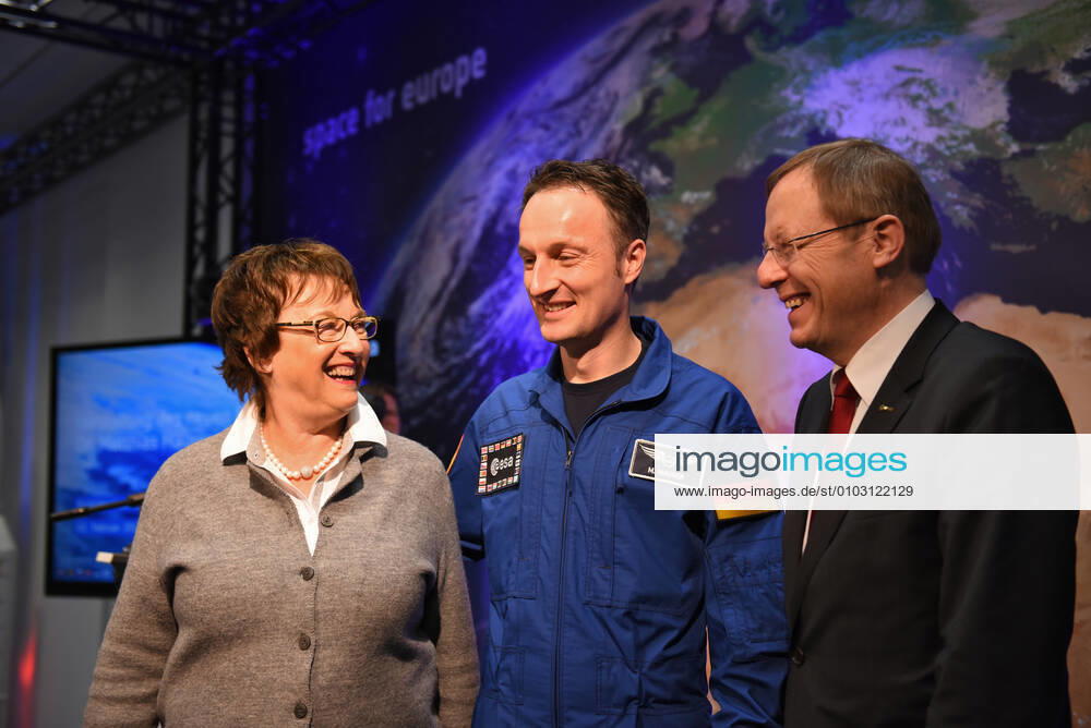 ESA Press Conference, Astronaut Dr Matthias Maurer 02 02 2017 Darmstadt x1x ESA, European Space Operations Center Press Conference, Introduction of ESA Astronaut Dr Matthias Maurer In the picture l r Brigitte Zypries Federal Minister of Economics and Energy, Spaceflig