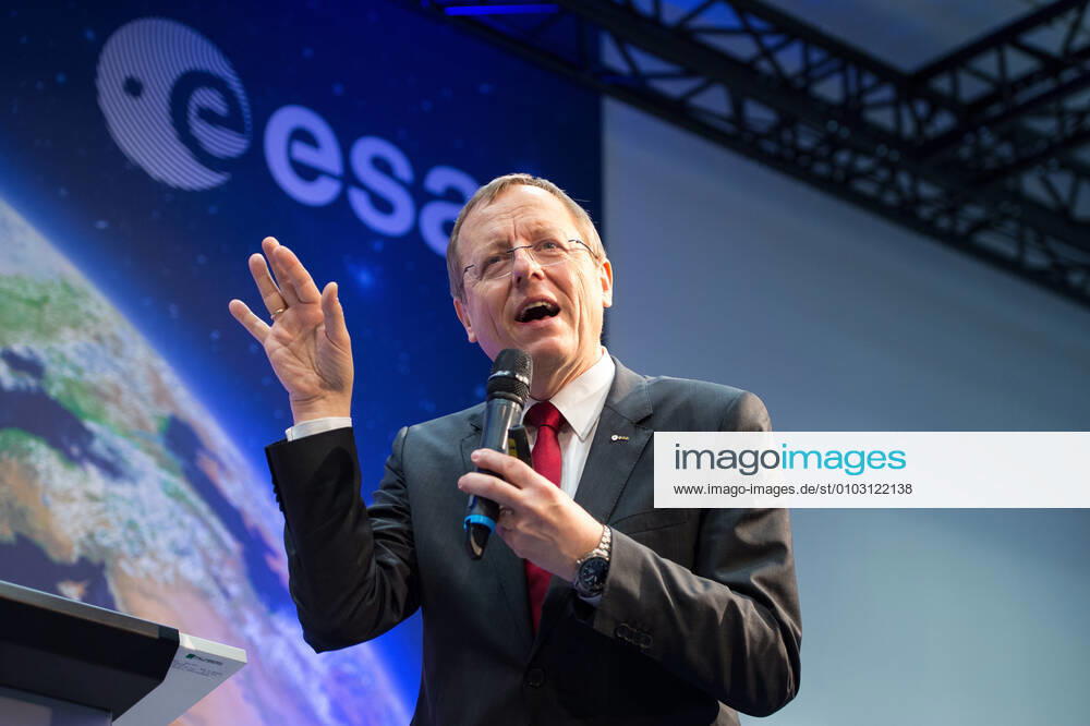 ESA Press Conference, Astronaut Dr Matthias Maurer 02 02 2017 Darmstadt x1x ESA, European Space Operations Centre Press Conference, Introduction of ESA Astronaut Dr Matthias Maurer In picture l r Prof Jan Wörner ESA Director General Frankfurt Frankfurt Hessen Germany