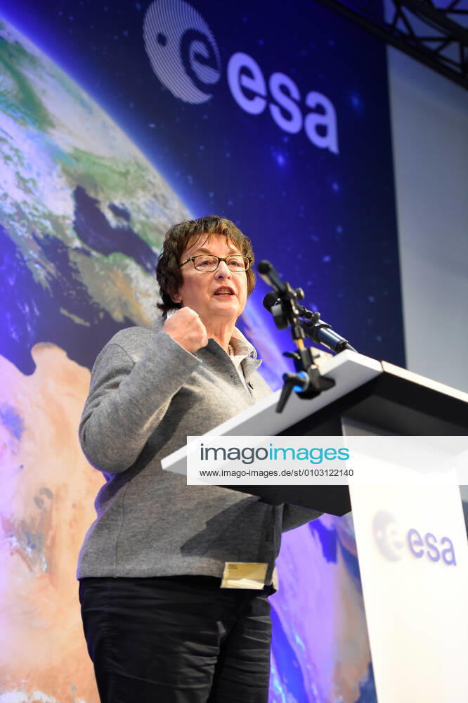 ESA Press Conference, Astronaut Dr Matthias Maurer 02 02 2017 Darmstadt x1x ESA, European Space Operations Center Press Conference, Introduction of ESA Astronaut Dr Matthias Maurer In the picture l r Brigitte Zypries Federal Minister of Economics and Energy, Space Coordinator Frankfurt Frankfurt Frankfurt Hessen Germany