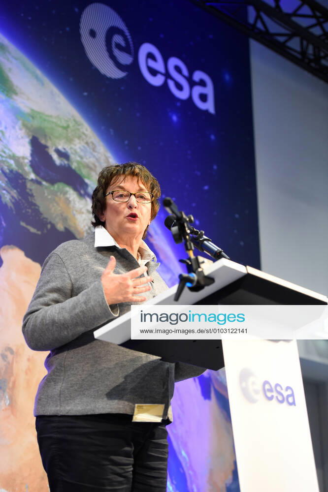 ESA Press Conference, Astronaut Dr Matthias Maurer 02 02 2017 Darmstadt x1x ESA, European Space Operations Center Press Conference, Introduction of ESA Astronaut Dr Matthias Maurer In the picture l r Brigitte Zypries Federal Minister of Economics and Energy, Space Coordinator Frankfurt Frankfurt Frankfurt Hessen Germany