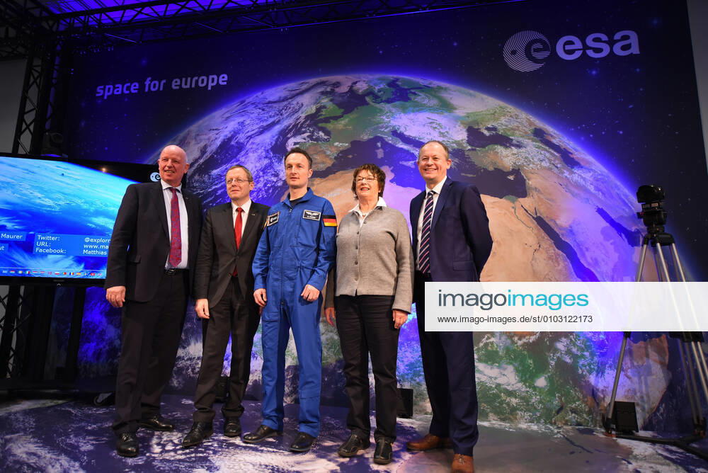 ESA Press Conference, Astronaut Dr Matthias Maurer 02 02 2017 Darmstadt x1x ESA, European Space Operations Center Press Conference, Introduction of ESA Astronaut Dr Matthias Maurer In the picture l r Dr Gerd Gruppe DLR Executive Board