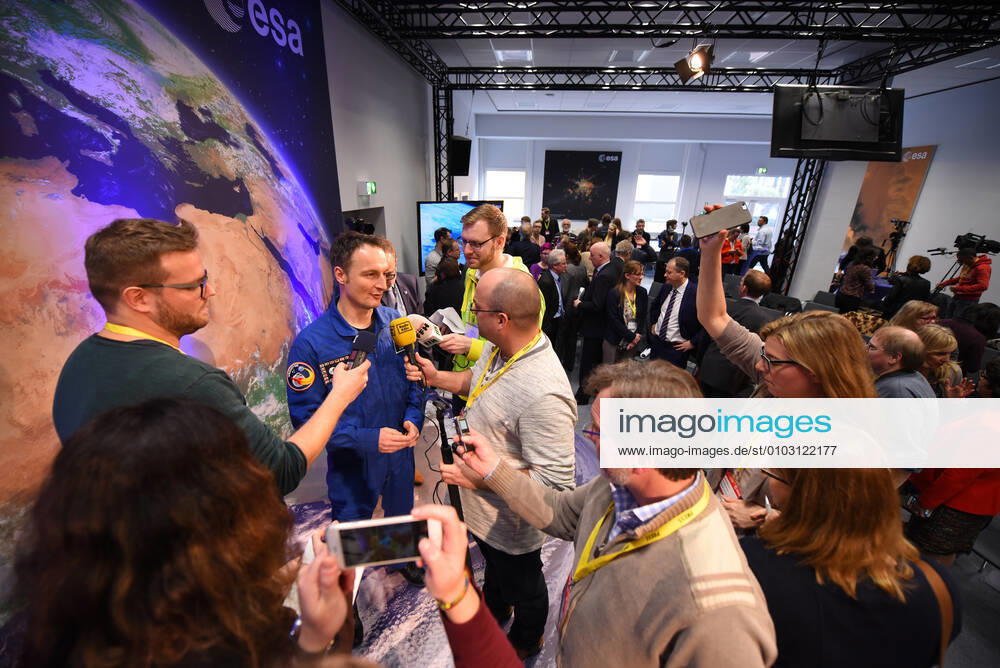 ESA Press Conference, Astronaut Dr Matthias Maurer 02 02 2017 Darmstadt x1x ESA, European Space Operations Center Press Conference, Introduction of ESA Astronaut Dr Matthias Maurer In the picture l r Dr Matthias Maurer is interviewed Frankfurt Frankfurt Hessen Germany