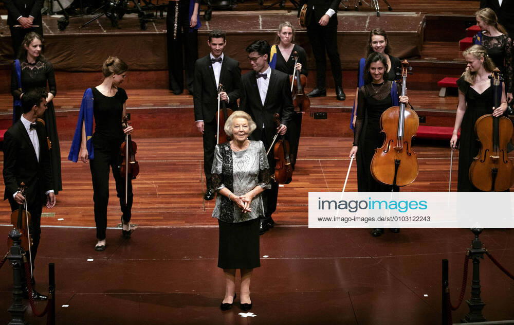 Amsterdam Princess Beatrix attended the concert of the European Union Youth Orchestra in the Royal Concertgebouw in Amsterdam. The European Union Youth Orchestra (EUYO) is the youth orchestra of the European Union. The orchestra was founded in 1976 to promote cultural cooperation, unity and friendship among European youth. It offers young talented musicians the opportunity to gain international experience in collaboration with famous conductors and soloists.
