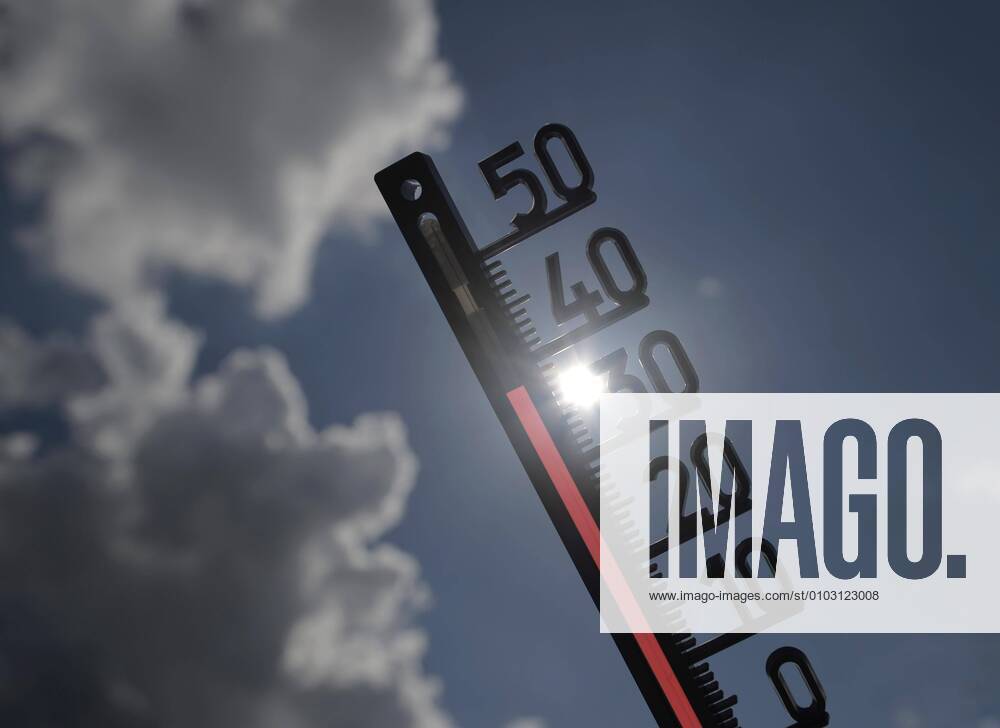 Symbol image heat wave, thermometer in the sun, 38 degrees Celsius, Baden Württemberg, Germany, Europe
