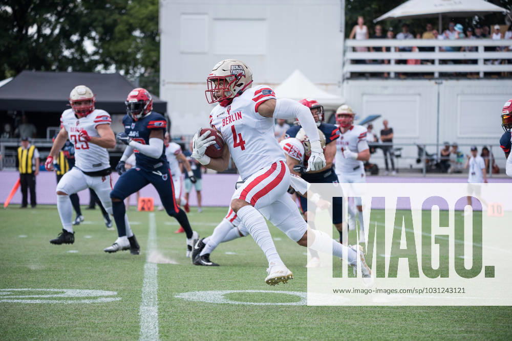 American Football, 2023 season, European League of Football ELF , Hamburg Sea Devils Berlin Thunder, Stadion Hoheluft Hamburg , 25 06 2023, 4 Gameweek Aaron Jackson 4, Berlin Thunder, WR carries the ball back For editorial use only Photo IMAGO Lobeca Roberto Seidel Hamburg Stadion Hoheluft, Lokstedter Steindamm 87 Hamburg Germany.