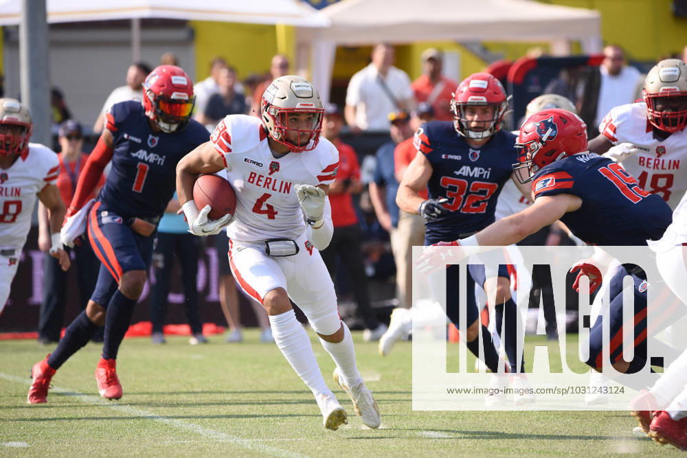 American football, 2023 season, European League of Football ELF , Hamburg Sea Devils Berlin Thunder, Stadion Hoheluft Hamburg , 25 06 2023, 4 Gameweek Aaron Jackson 4, Berlin Thunder, WR carries the ball back and evades opponents For editorial use only Photo IMAGO Lobeca Roberto Seidel Hamburg Stadion Hoheluft, Lokstedter Steindamm 87 Hamburg Germany.