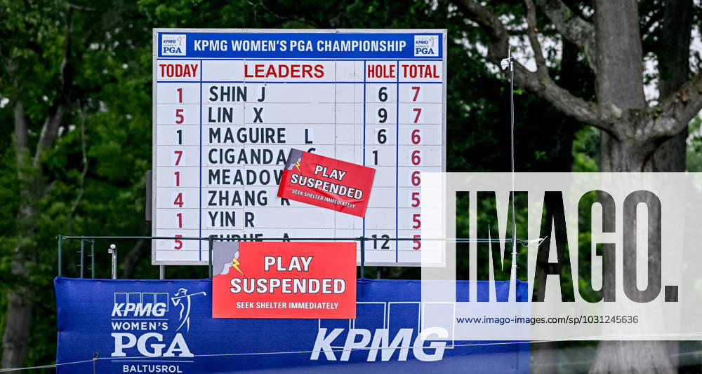 The scoreboard displaying weather warnings as play is suspended during the final round of the KPMG Womens Golf Championship at Baltusrol Golf Club in Springfield, NJ on June 25, 2023. Eclipse Sportswire CSM Springfield USA - ZUMAcs17 20230625_zaf_cs17_002