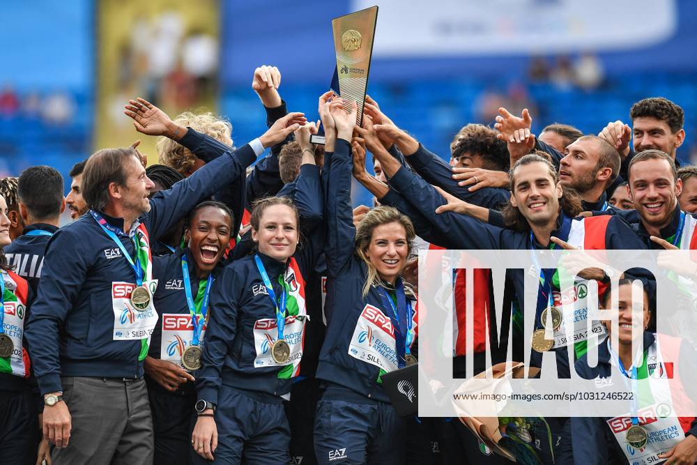 KW25 2023.06.25 Chorzow Lekkoatletyka Igrzyska Europejskie Krakow-Malopolska 2023 Druzynowe Mistrzostwa Europy w Lekkoatletyce Sezon 2023 Igrzyska Europejskie N z radosc, wygrana, zwyciestwo, Italia, Wlosi, pierwsze miejsce, zloto, first place, gold, puchar, trofeum Foto Marcin Bulanda PressFocus 2023.06.25 Chorzow Athletics Europaspiele Krakow Malopolska 2023 Season 2022 2023 Igrzyska Europejskie radosc, wygrana, zwyciestwo, Italia, Wlosi, pierwsze miejsce, zloto, first place, gold, puchar, trofeum Credit: Marcin Bulanda PressFocus NEWSPIX.PL --- Newspix.pl 20230625xPF_MB1236