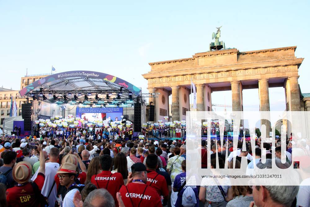 DEU, Special Olympics Closing Ceremony, 25 06 2023, Brandenburg Gate, Berlin, DEU, Special Olympics Closing Ceremony, in picture All nations came together once again Foto Juergen Engler nordphoto GmbH nordphotoxGmbHx xEngler nph00076