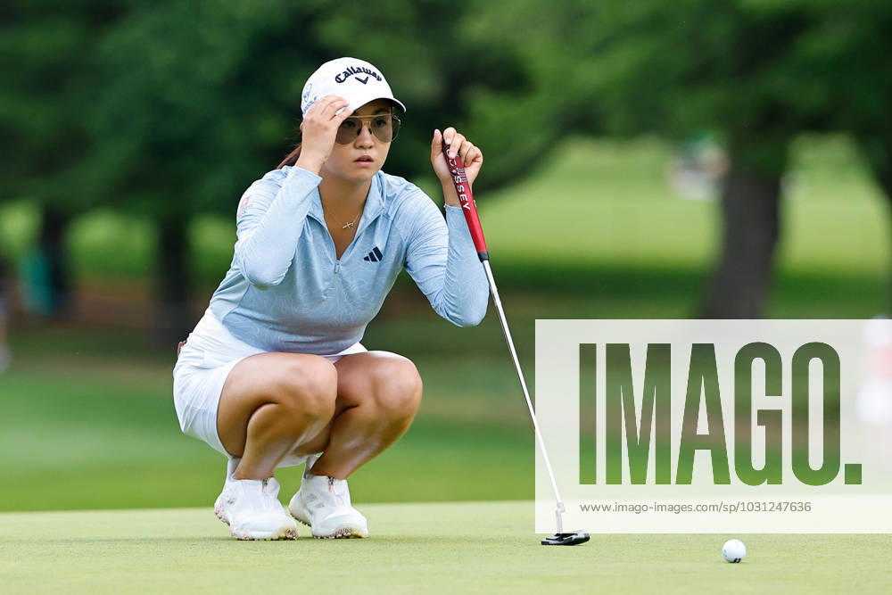 SPRINGFIELD, NJ - JUNE 25: Rose Zhang of the United States lines up a putt the 5th green during the final round of the LPGA, Golf Damen KPMG Womens PGA, Golf Herren Championship on June 25, 2023 at Baltusrol Golf Club (Lower Course) in Springfield, New Jersey. (Photo by Rich Graessle Icon Sportswire) GOLF: JUN 25 LPGA KPMG Womens PGA Championship Icon23062519147