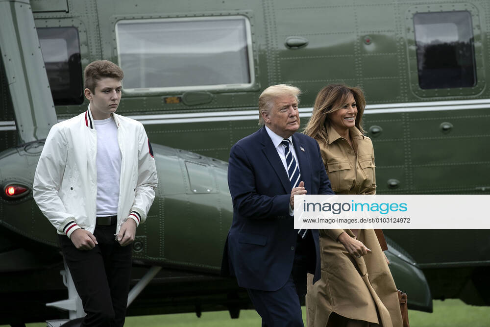 United States President Donald J. Trump, center, son Barron Trump, left, and First Lady Melania Trump walk on the South Lawn of the White House after arriving on Marine One in Washington, D.C., U.S., on Sunday, Aug. 16, 2020. Joe Biden maintains a solid lead over Trump on the eve of the Democratic National Convention, according to polls that at least partly reflected his choice of Senator Kamala Harris as running mate Washington USA - ZUMAs152 20200816_zaa_s152_010