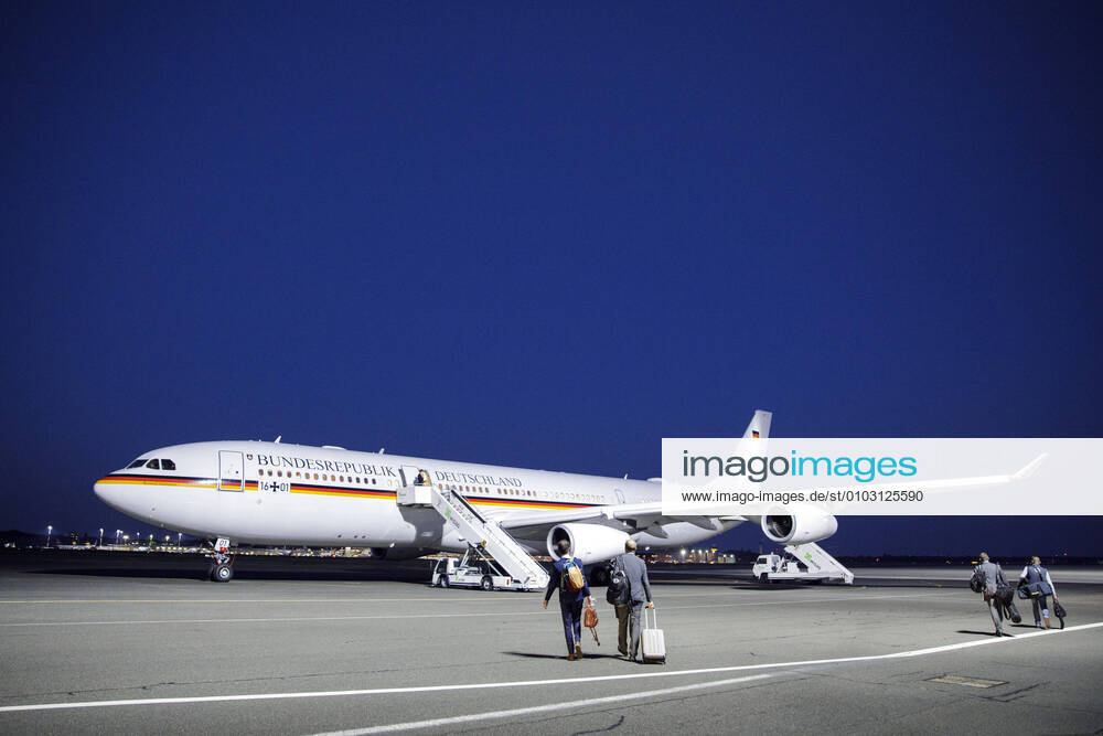 Federal Foreign Minister Heiko Maas, SPD, boarding an air force plane to Italy on his trip to Libya Berlin, 17 08 2020 Berlin Germany
