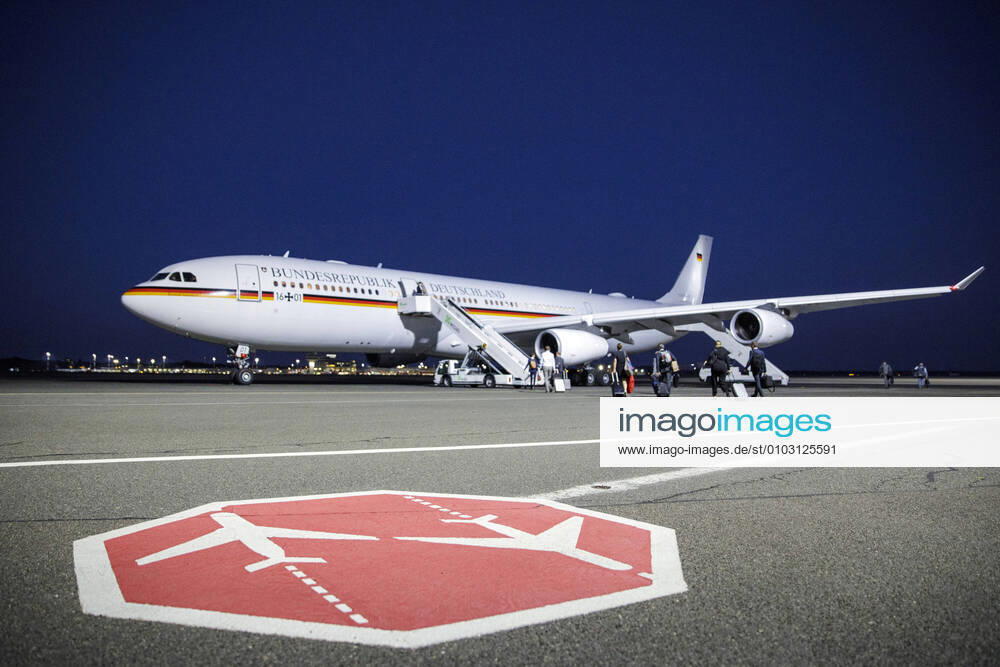 Federal Foreign Minister Heiko Maas, SPD, boarding an air force plane to Italy on his trip to Libya Berlin, 17 08 2020 Berlin Germany