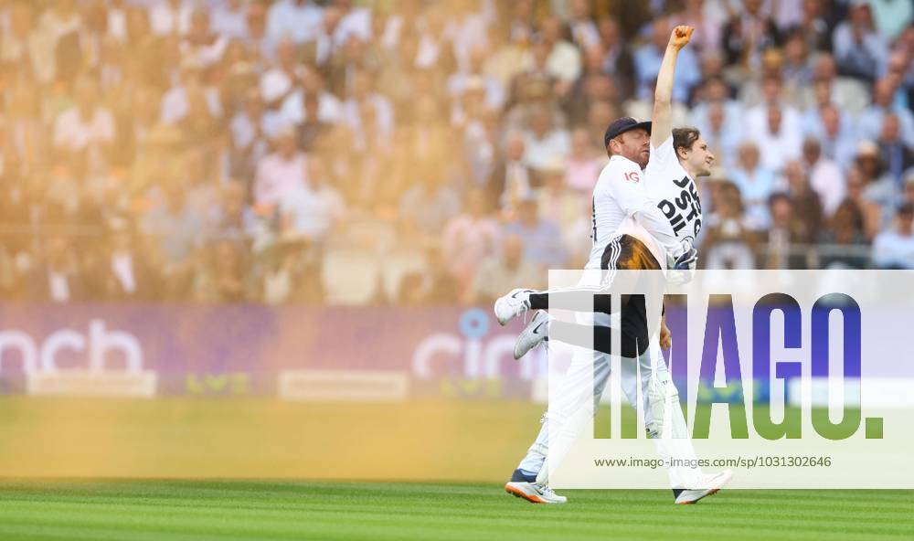 Bilder des Jahres 2023, Sport 06 Juni Mandatory Credit: Photo by Kieran McManus Shutterstock (13984807ee) Just stop oil protestors run onto the field of play and throw orange powder before being stopped by England captain Ben Stokes and wicketkeeper Jonny Bairstow England v Australia, The Ashes, 2nd Test, Day One, LV= Insurance Men s Ashes Series, Cricket, Lords, London, UK - 28 Jun 2023 England v Australia, The Ashes, 2nd Test, Day One, LV= Insurance Men s Ashes Series, Cricket, Lords, London, UK - 28 Jun 2023