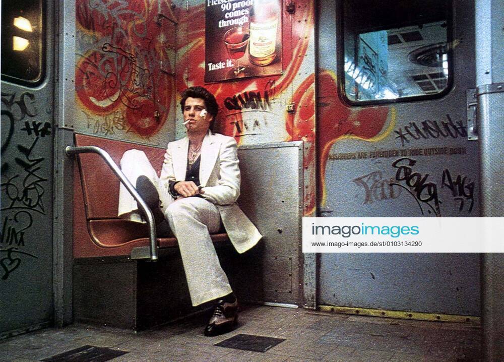 SATURDAY NIGHT FEVER JOHN TRAVOLTA Date: 1977. Strictly editorial use only in conjunction with the promotion of the film. Credit line mandatory. This image is copyright of the film company and is supplied under the terms of issue as film still. No commercial or book cover use permitted without prior consent from the film company. Mandatory credit line: Image courtesy PARAMOUNT PICTURES Ronald Grant Archive Mary Evans
