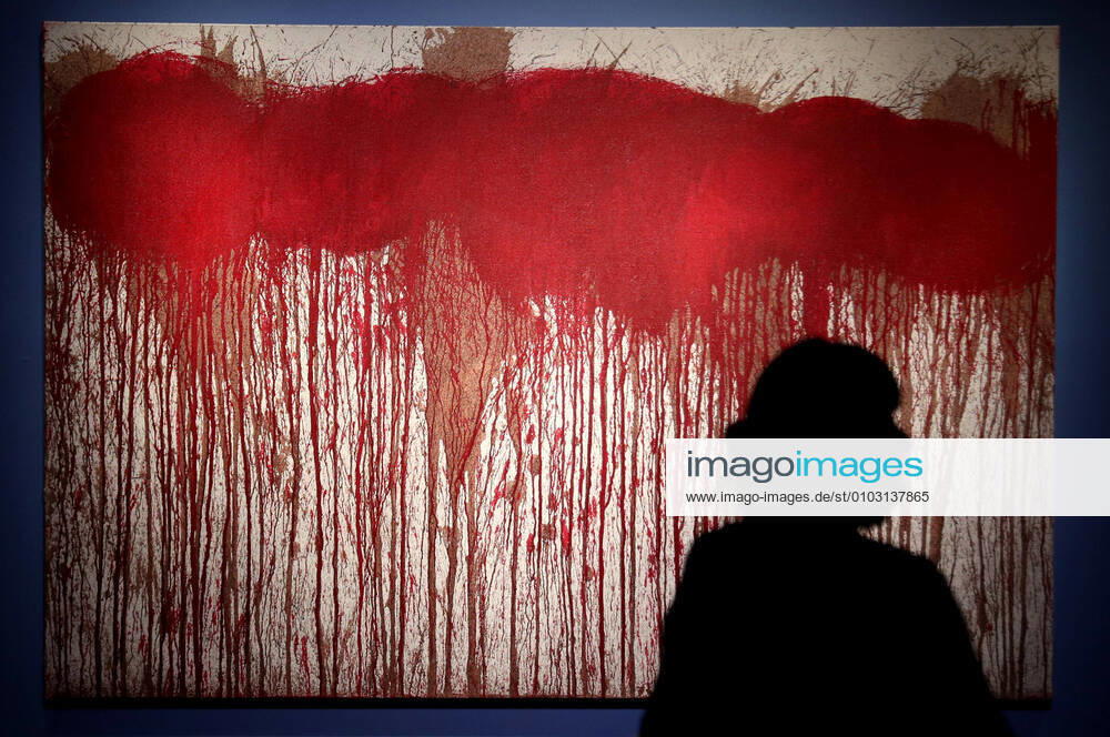Bilder des Jahres 2020, Entertainment 08 August Entertainment Themen der Woche KW34 MOSCOW, RUSSIA - AUGUST 17, 2020: One of the three paintings by Austrian avant-garde artist Hermann Nitsch presented to the State Tretyakov Gallery. The paintings will make part of the gallery s collection of works of western contemporary artists. Mikhail Tereshchenko TASS TS0E3999