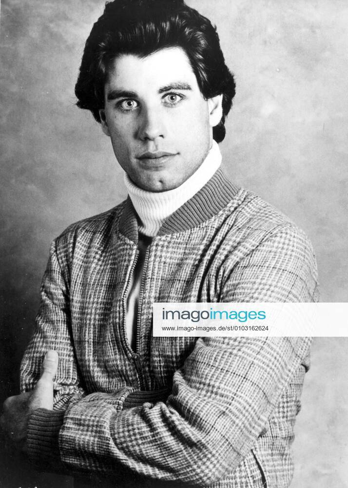 SATURDAY NIGHT FEVER JOHN TRAVOLTA Date: 1977. Strictly editorial use only in conjunction with the promotion of the film. Credit line mandatory. This image is copyright of the film company and is supplied under the terms of issue as film still. No commercial or book cover use permitted without prior consent from the film company. Mandatory credit line: Image courtesy Robert Stigwood Organization Paramount Pictures Ronald Gra