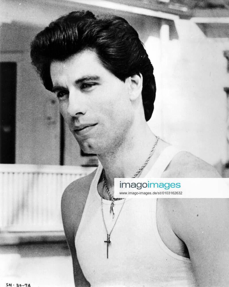 SATURDAY NIGHT FEVER JOHN TRAVOLTA Date: 1977. Strictly editorial use only in conjunction with the promotion of the film. Credit line mandatory. This image is copyright of the film company and is supplied under the terms of issue as film still. No commercial or book cover use permitted without prior consent from the film company. Mandatory credit line: Image courtesy Robert Stigwood Organization Paramount Pictures Ronald Gra