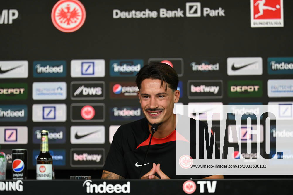 football 1 Bundesliga, Eintracht Frankfurt press conference Robin Koch, v l Robin Koch Frankfurt am Main