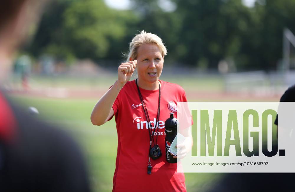 GER, Frankfurt am Main, Sportanlage Rebstock, Frauenfussball, 2 Bundesliga, DIE LIGA, Frauen Bundesliga Saison 2023 2024, Eintracht Frankfurt Frauen II Trainingsauftakt, die neuen Trainerinnen, Trainer Duo Friederike Fritzy Kromp und Julia Simic Bild zeigt Friederike Kromp SGE DFL regulations prohibit any use of photographs as image sequences and or quasi video