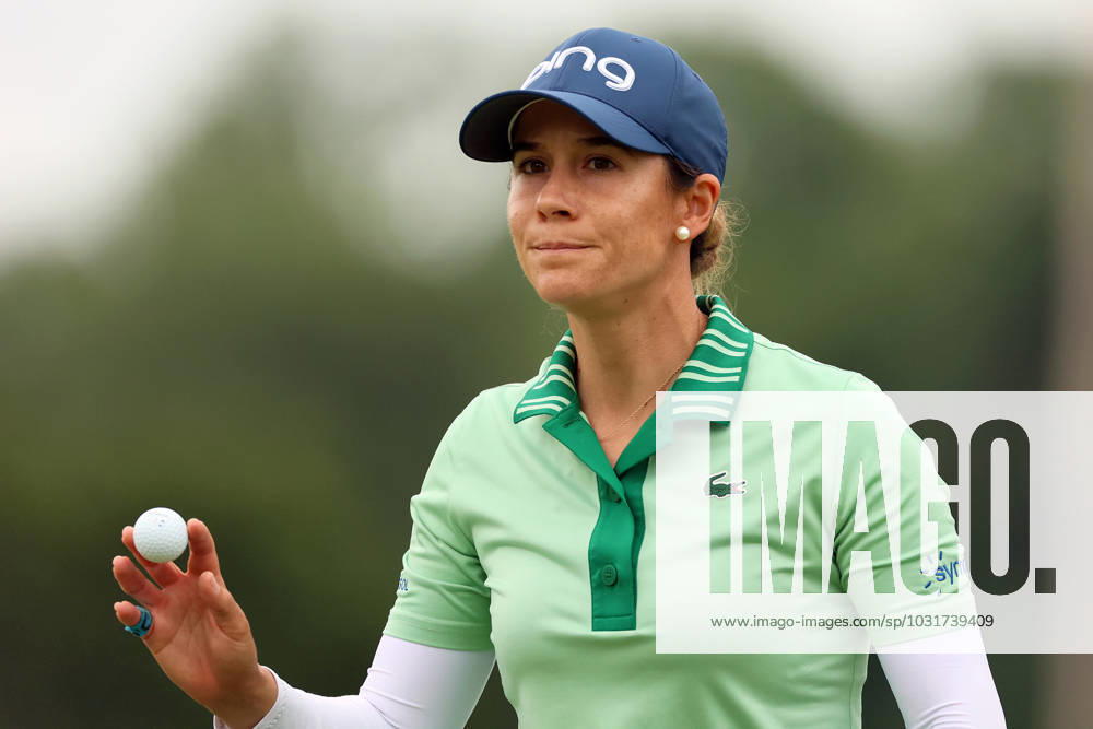 DANA Open Defending champion Azahara Munoz of San Pedro de Alcantara, Spain acknowledges the fans after finishing the 9th hole during the first round of the Dana Open golf tournament at Highland Meadows Golf Club in Sylvania, Ohio USA, on Thursday, July 13, 2023. Sylvania Ohio United States