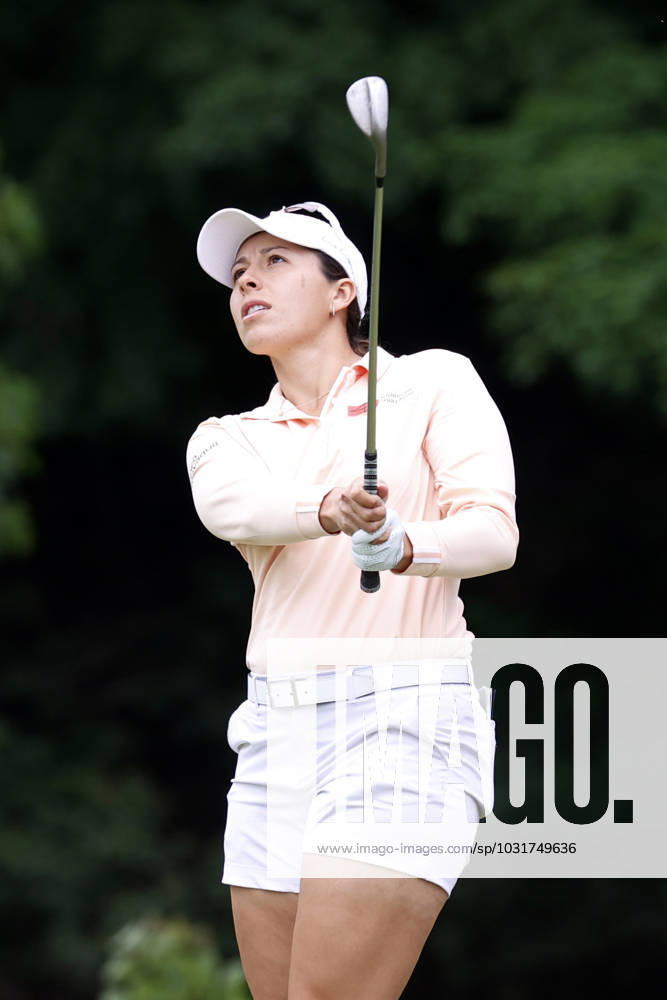 SYLVANIA, OH - JULY 13: LPGA, Golf Damen golfer Daniela Darquea chips on the 18th hole during the first round of the Dana Open on July 13, 2023, at Highland Meadows Golf Club in Sylvania, Ohio. (Photo by Brian Spurlock Icon Sportswire) GOLF: JUL 13 LPGA Dana Open Icon230713067