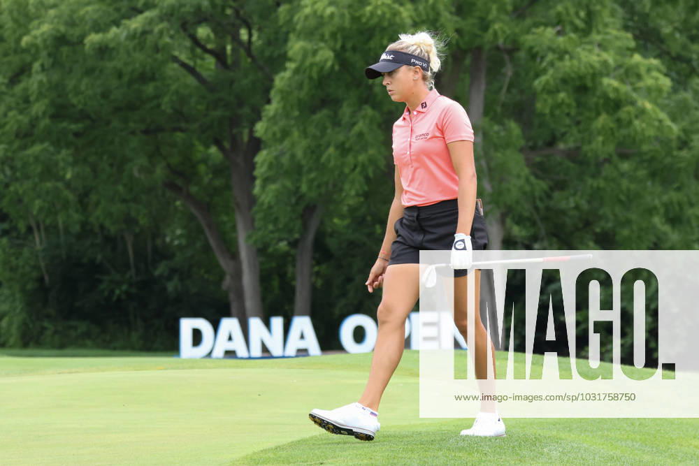 SYLVANIA, OH - JULY 13: Pauline Roussin, of France, checks out the green before chipping on the 18th green during the first round of the LPGA, Golf Damen Dana Open on July 13, 2023 at Highland Meadows Golf Club in Sylvania, Ohio. (Photo by Scott W. Grau Icon Sportswire) GOLF: JUL 13 LPGA Dana Open Icon23071341