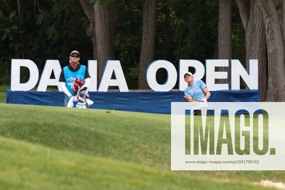 SYLVANIA, OH - JULY 13: Stacy Lewis watches her ball after chipping onto the 18th green during the first round of the LPGA, Golf Damen Dana Open on July 13, 2023 at Highland Meadows Golf Club in Sylvania, Ohio. (Photo by Scott W. Grau Icon Sportswire) GOLF: JUL 13 LPGA Dana Open Icon23071359