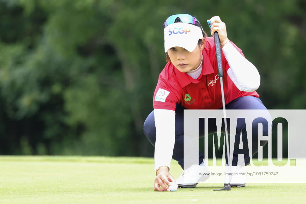 SYLVANIA, OH - JULY 13: Moriya Jutanugarn, of Thailand, lines up her put on the 18th green during the first round of the LPGA, Golf Damen Dana Open on July 13, 2023 at Highland Meadows Golf Club in Sylvania, Ohio. (Photo by Scott W. Grau Icon Sportswire) GOLF: JUL 13 LPGA Dana Open Icon23071364