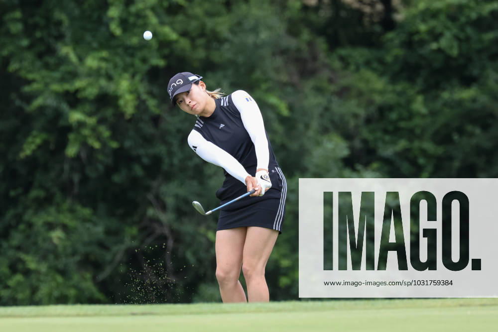 SYLVANIA, OH - JULY 13: Hinako Shibuno, of Japan, chips onto the 18th green during the first round of the LPGA, Golf Damen Dana Open on July 13, 2023 at Highland Meadows Golf Club in Sylvania, Ohio. (Photo by Scott W. Grau Icon Sportswire) GOLF: JUL 13 LPGA Dana Open Icon23071371