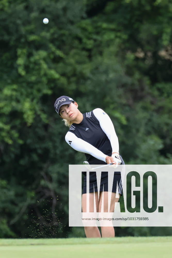 SYLVANIA, OH - JULY 13: Hinako Shibuno, of Japan, chips onto the 18th green during the first round of the LPGA, Golf Damen Dana Open on July 13, 2023 at Highland Meadows Golf Club in Sylvania, Ohio. (Photo by Scott W. Grau Icon Sportswire) GOLF: JUL 13 LPGA Dana Open Icon23071372
