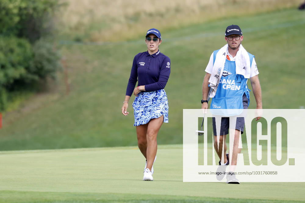 SYLVANIA, OH - JULY 13: LPGA, Golf Damen golfer Maria Fassi and her caddie walk off the 18th green during the first round of the Dana Open on July 13, 2023, at Highland Meadows Golf Club in Sylvania, Ohio. (Photo by Brian Spurlock Icon Sportswire) GOLF: JUL 13 LPGA Dana Open Icon230713122