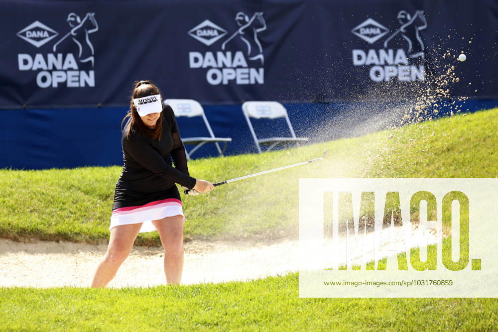 SYLVANIA, OH - JULY 13: LPGA, Golf Damen golfer Amelia Lewis hits out of a sand trap on the 18th hole during the first round of the Dana Open on July 13, 2023, at Highland Meadows Golf Club in Sylvania, Ohio. (Photo by Brian Spurlock Icon Sportswire) GOLF: JUL 13 LPGA Dana Open Icon230713123