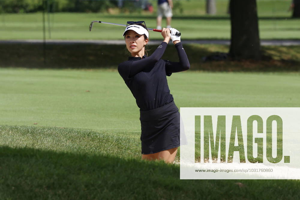 SYLVANIA, OH - JULY 13: LPGA, Golf Damen golfer Muni He hits out of a sand trap on the 18th hole during the first round of the Dana Open on July 13, 2023, at Highland Meadows Golf Club in Sylvania, Ohio. (Photo by Brian Spurlock Icon Sportswire) GOLF: JUL 13 LPGA Dana Open Icon230713124