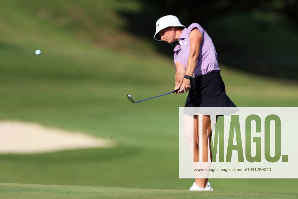 DANA Open Maddie Szeryk of London, Ontario chips onto the 9th green during the second round of the Dana Open golf tournament at Highland Meadows Golf Club in Sylvania, Ohio USA, on Friday, July 14, 2023. Sylvania Ohio United States