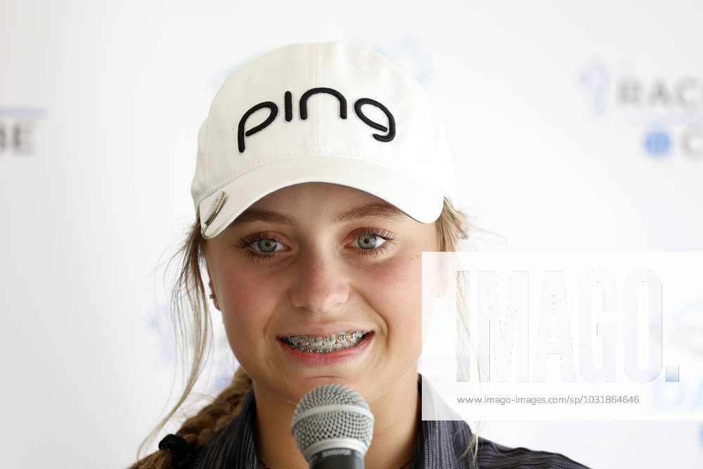 SYLVANIA, OH - JULY 15: Amateur golfer Mia Hammond does an interview after finishing her final round of the Dana Open on July 16, 2023, at Highland Meadows Golf Club in Sylvania, Ohio. (Photo by Brian Spurlock Icon Sportswire) GOLF: JUL 15 LPGA, Golf Damen Dana Open Icon230716034
