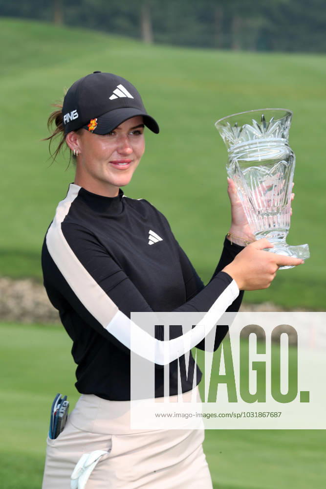 SYLVANIA, OH - JULY 15: LPGA, Golf Damen golfer Linn Grant poses with the trophy after winning the Dana Open on July 16, 2023, at Highland Meadows Golf Club in Sylvania, Ohio. (Photo by Brian Spurlock Icon Sportswire) GOLF: JUL 15 LPGA Dana Open Icon230716056