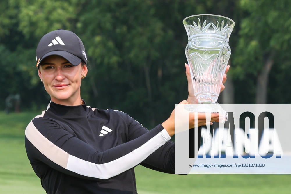 SYLVANIA, OH - JULY 16: Linn Grant, of Sweden, posses for photographs holding the winners trophy during the awards ceremony following the final round of the LPGA, Golf Damen Dana Open on July 16, 2023 at Highland Meadows Golf Club in Sylvania, Ohio. (Photo by Scott W. Grau Icon Sportswire) GOLF: JUL 16 LPGA Dana Open Icon23071638