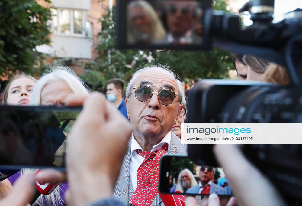 The victim s family lawyer Alexander Dobrovinsky talks to journalists after a hearing into actor Mikhail Yefremov s vehicular manslaughter case at Moscow s Presnensky District Court. The criminal charges against Yefremov relate to the deadly June 8 road accident when his car crossed into the oncoming lane in central Moscow and crashed into another vehicle, its driver Sergei Zakharov subsequently dying from injuries in hospital. Sergei Karpukhin TASS TS0E3C16