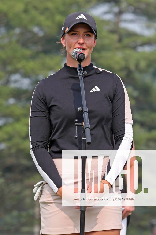SYLVANIA, OH - JULY 16: LPGA, Golf Damen golfer Linn Grant gives a thank you speech on the 18th green after winning the Dana Open on July 16, 2023, at Highland Meadows Golf Club in Sylvania, Ohio. (Photo by Brian Spurlock Icon Sportswire) GOLF: JUL 16 LPGA Dana Open Icon230716191