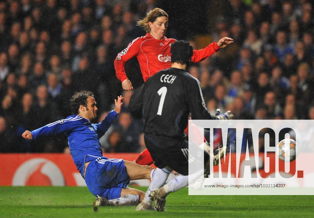 UEFA Champions League Soccer match, Semi Final, Chelsea vs Liverpool Liverpool s Fernando Torres scores during the UEFA Champions League Soccer match, Semi Final, Second Leg, Chelsea vs Liverpool at the Stamford Bridge in London, UK on April 30, 2008. Chelsea won 3-2. Chelsea reach his first Champions League final. Photo by Steeve McMay Cameleon ABACAPRESS.COM London -