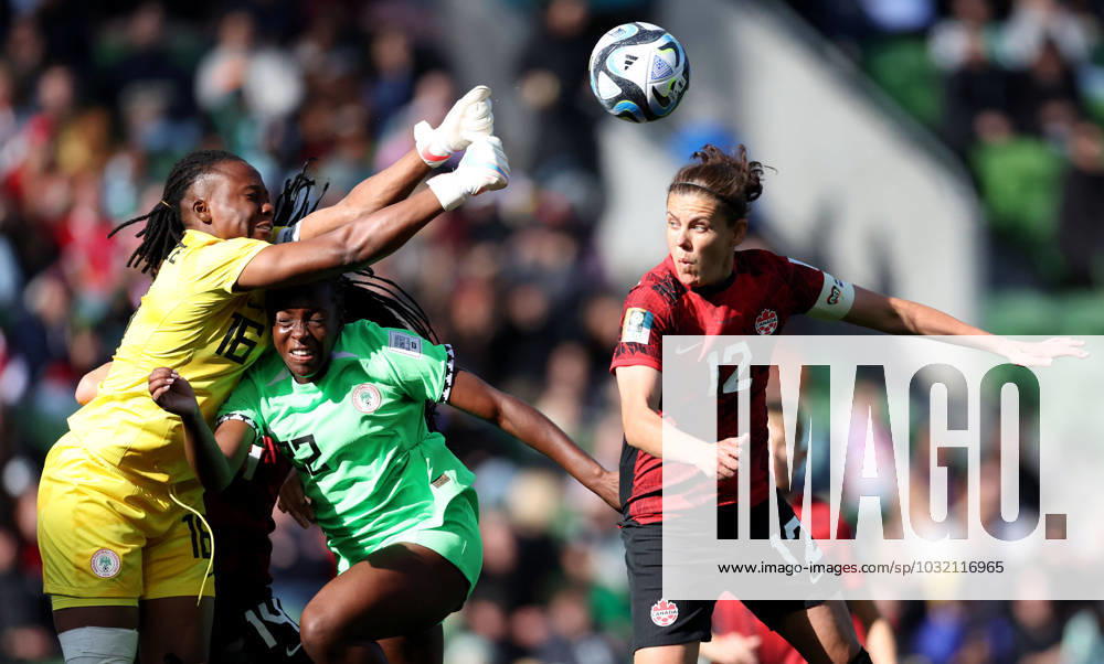 KW29 (230721) -- MELBOURNE, July 21, 2023 -- Chiamaka Nnadozie (L), goalkeeper of Nigeria makes a save as Christine Sinclair (R) of Canada attacks during the Group B match between Canada and Nigeria at 2023 FIFA Women s World Cup in Melbourne, Australia, July 21, 2023. ) (SP)AUSTRALIA-MELBOURNE-FIFA-WOMEN S WORLD CUP 2023-GROUP B-CAN VS NGR ZhangxChen