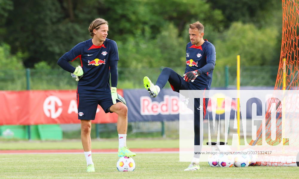 RB Leipzig Italy training camp Bruneck, 20 07 2023, Sportpark Reiperting Reischach, Football, RB Leipzig GER Bundesliga training camp in South Tyrol Italy , In picture f l goalkeeper Örjan Nyland and goalkeeper Leopold Zingerle , Picture Point