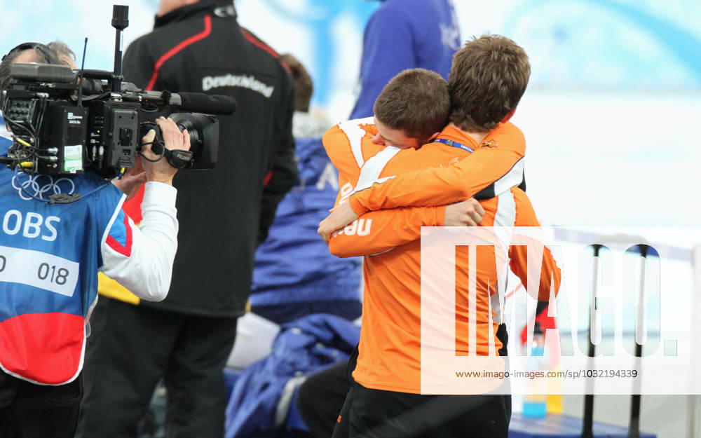 Olympic Winter games, Winterspiele,Spiele, Summer games - Speed skating, Eisschnelllauf Men s 5000m - Vancouver The Netherlands Sven Kramer enjoys his Olympic Record and Gold medal at the men s 5000m speed skating at the Richmond Olympic Oval at the Vancouver 2010 XXI Olympic Winter Games in Vancouver, Canada on February 13, 2010. Photo by Gouhier-Hahn-Nebinger ABACAPRESS.COM Vancouver BC Canada